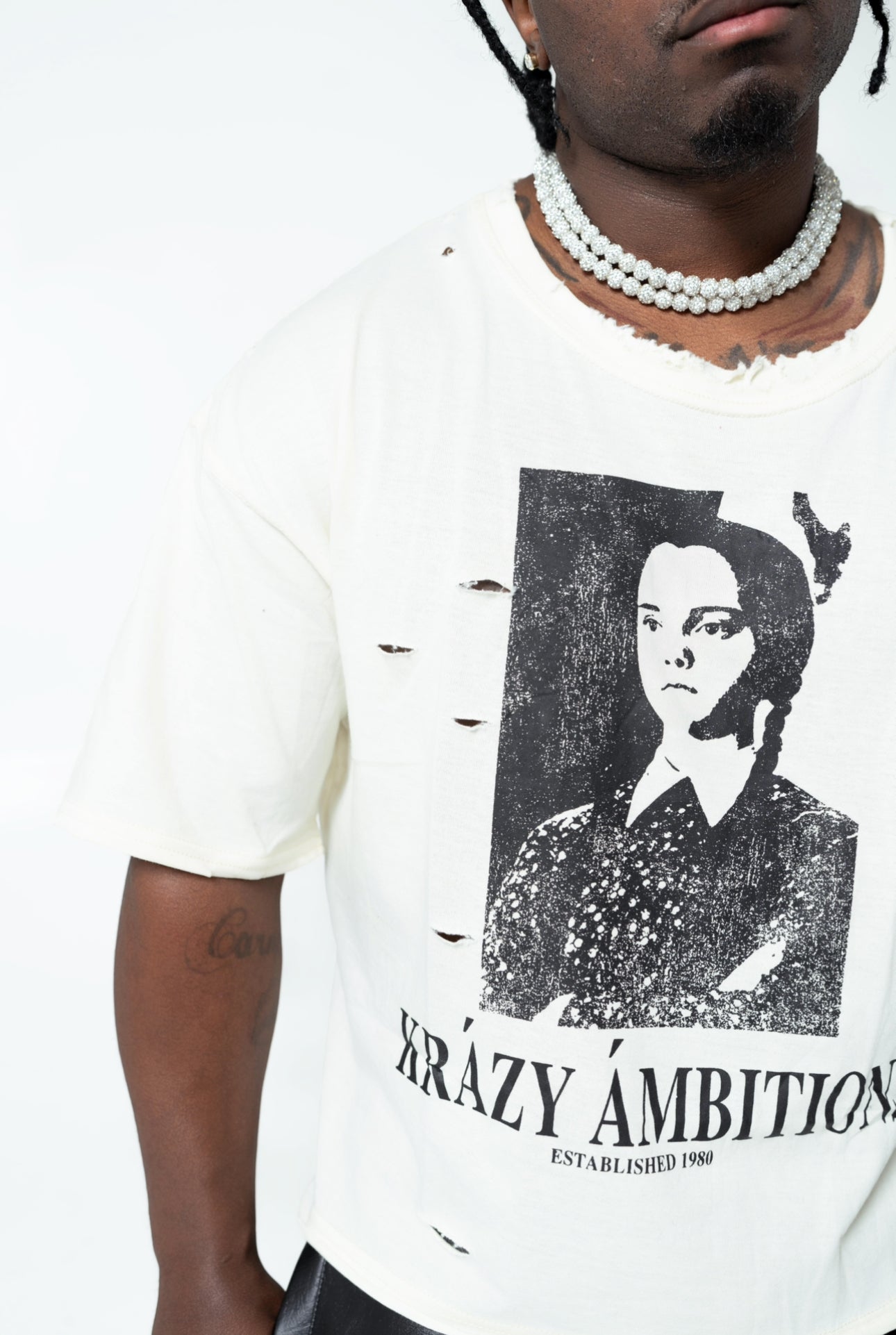 Máison Black Tee